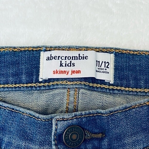 Abercrombie Kids, Girls Distressed Skinny Jeans, Size 11/12 Blue - Picture 3 of 7